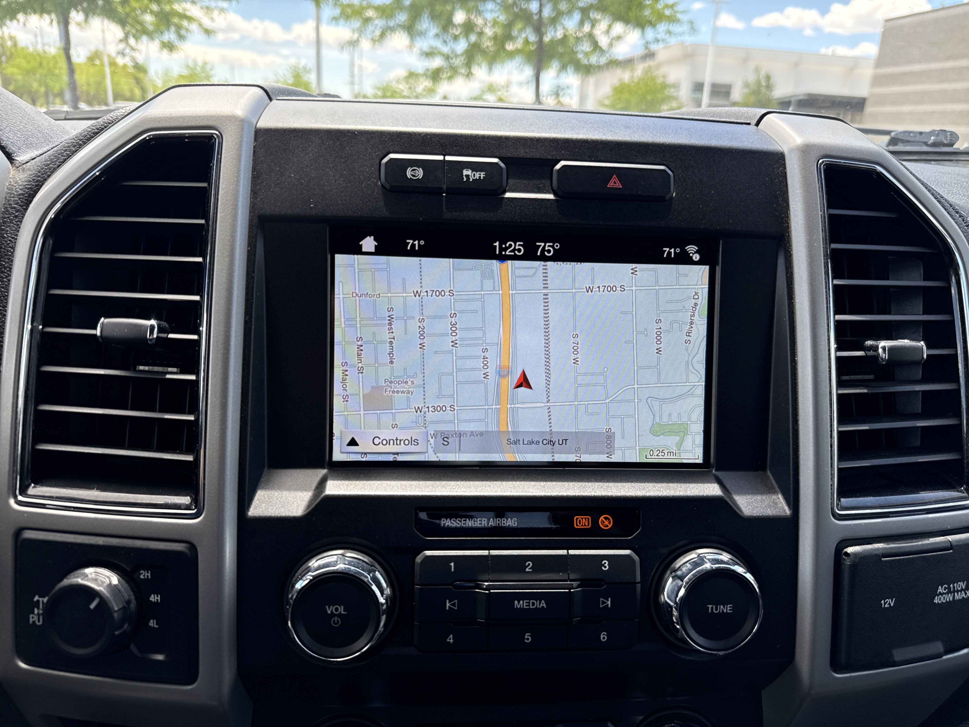 Used 2019 Ford F350 Lariat w/ Camper Package AWD/4WD image 17