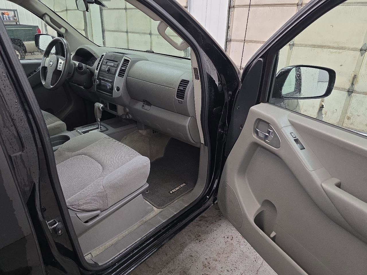 Used 2012 Nissan Frontier SV image 36