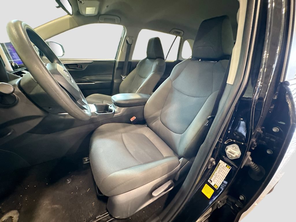 Used 2025 Toyota RAV4 LE AWD/4WD image 21
