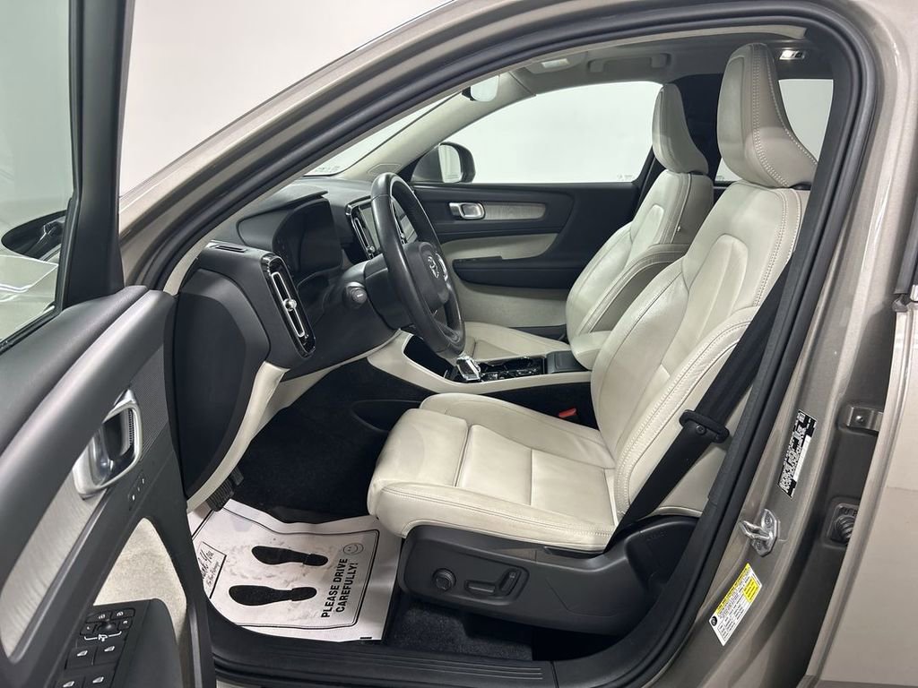 Used 2021 Volvo XC40 T5 Inscription w/ Advanced Package image 9