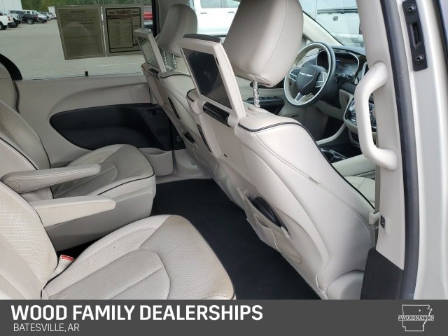 Used 2021 Chrysler Pacifica Limited w/ Uconnect Theater Family Group image 27