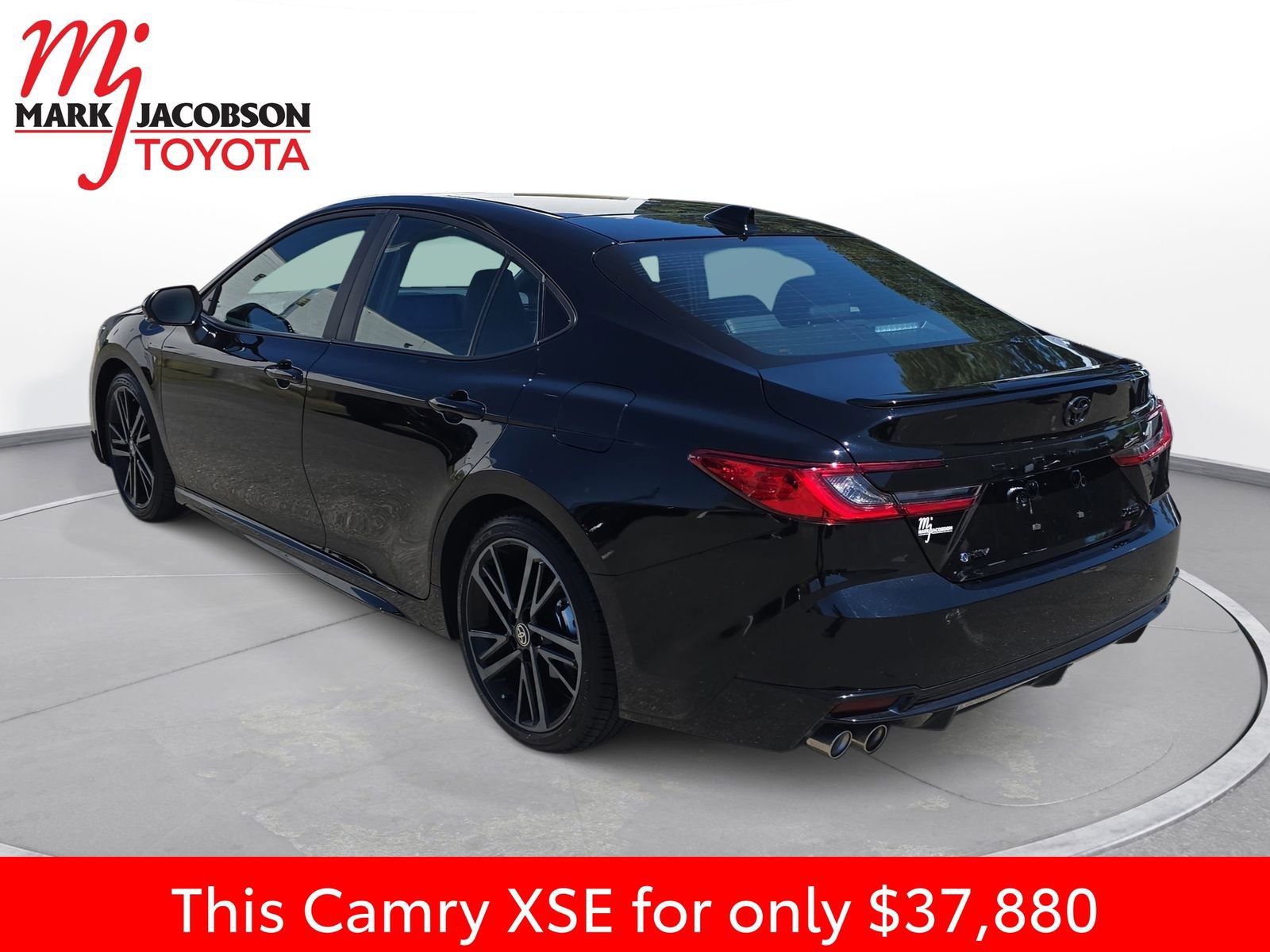 Used 2025 Toyota Camry XSE FWD image 13