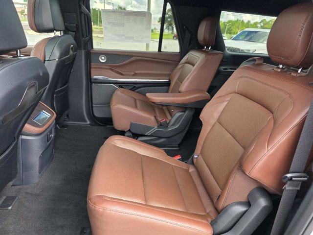 New 2027 Lincoln Navigator L Reserve RWD image 7