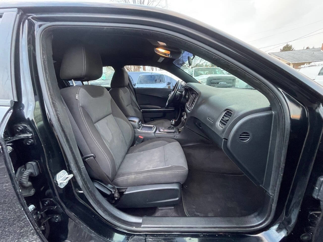 Used 2018 Dodge Charger SXT image 32