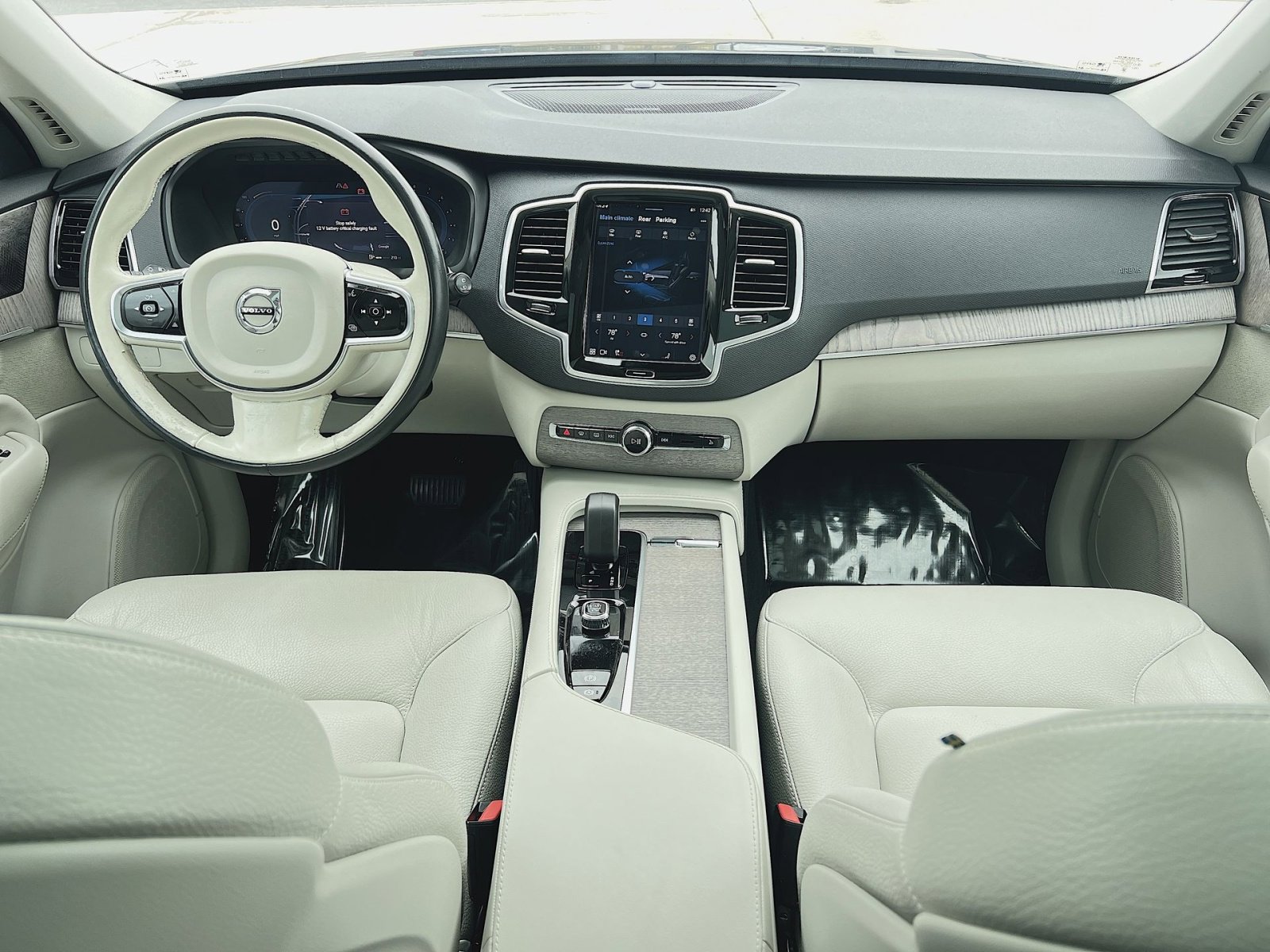 Used 2023 Volvo XC90 B5 Plus w/ Protection Package image 23