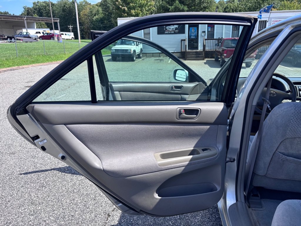 Used 2004 Toyota Camry FWD image 20