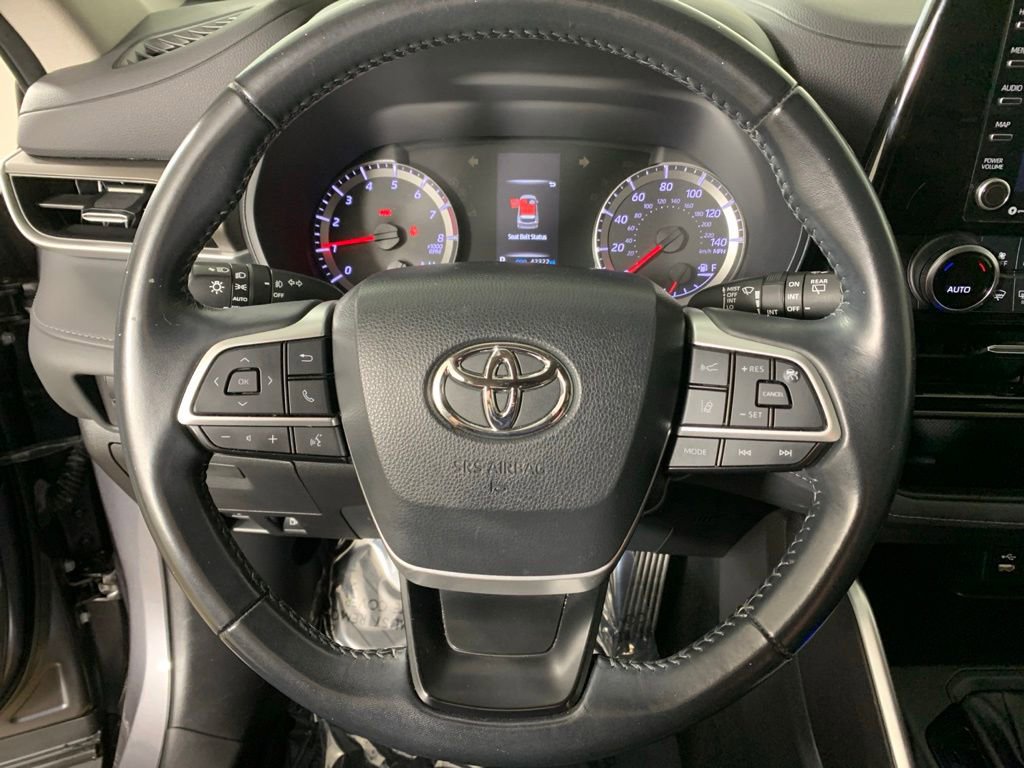 Used 2022 Toyota Highlander LE AWD/4WD image 21