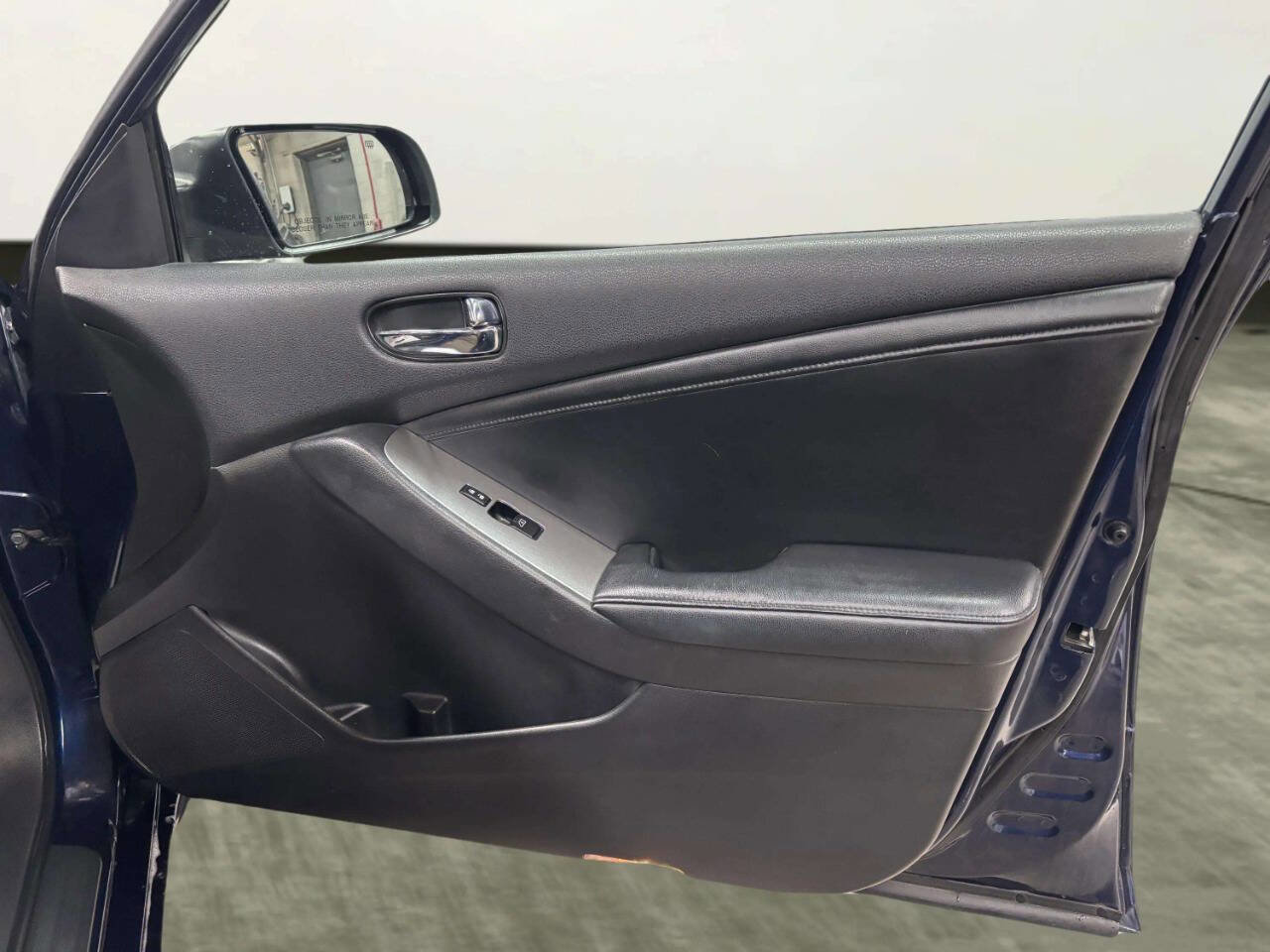 Used 2011 Nissan Altima 3.5 SR w/ 3.5SR Premium Pkg image 18