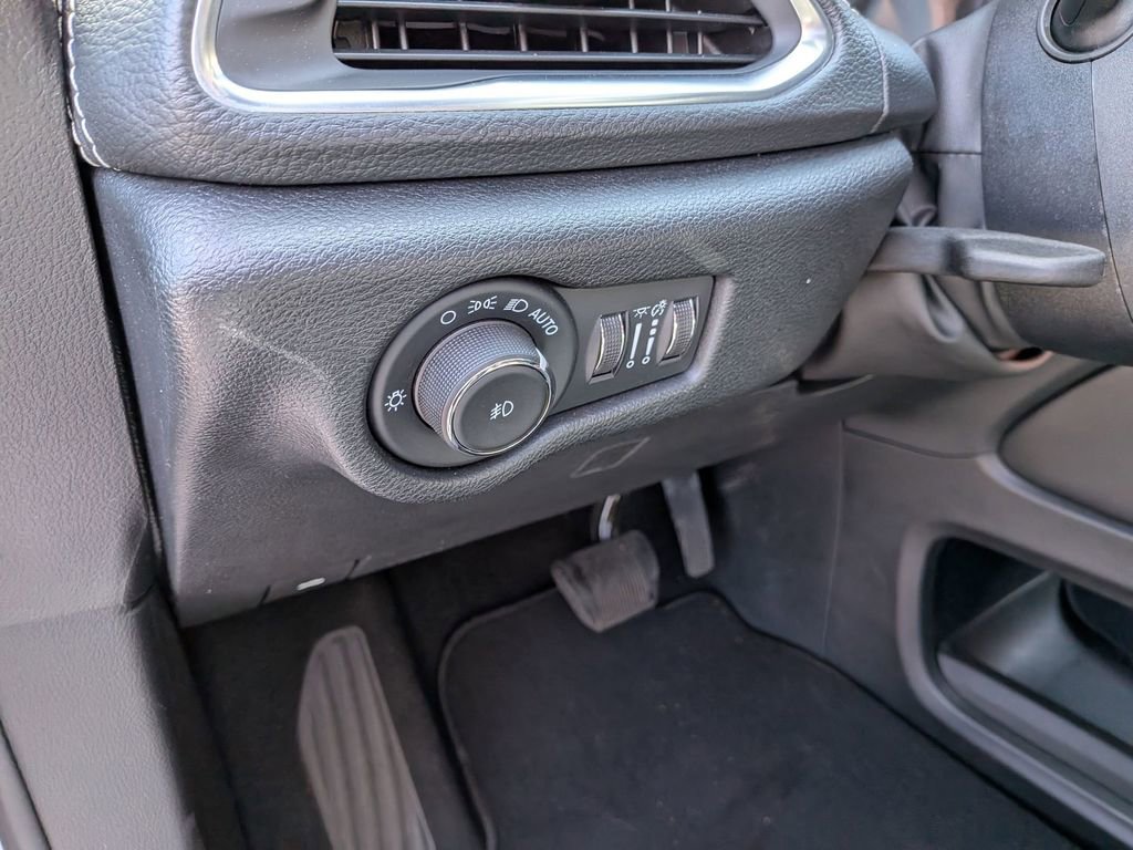 Used 2025 Chrysler Pacifica Limited image 15