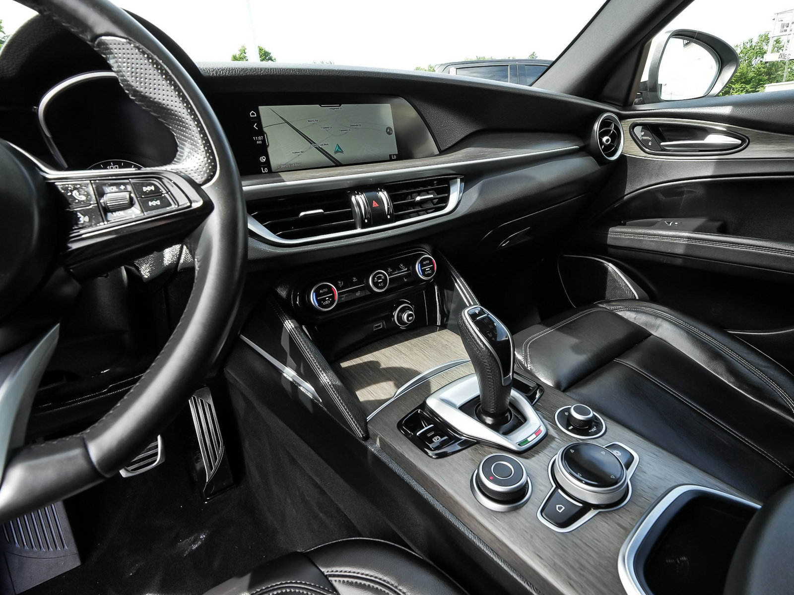 Used 2023 Alfa Romeo Stelvio Ti AWD/4WD image 32