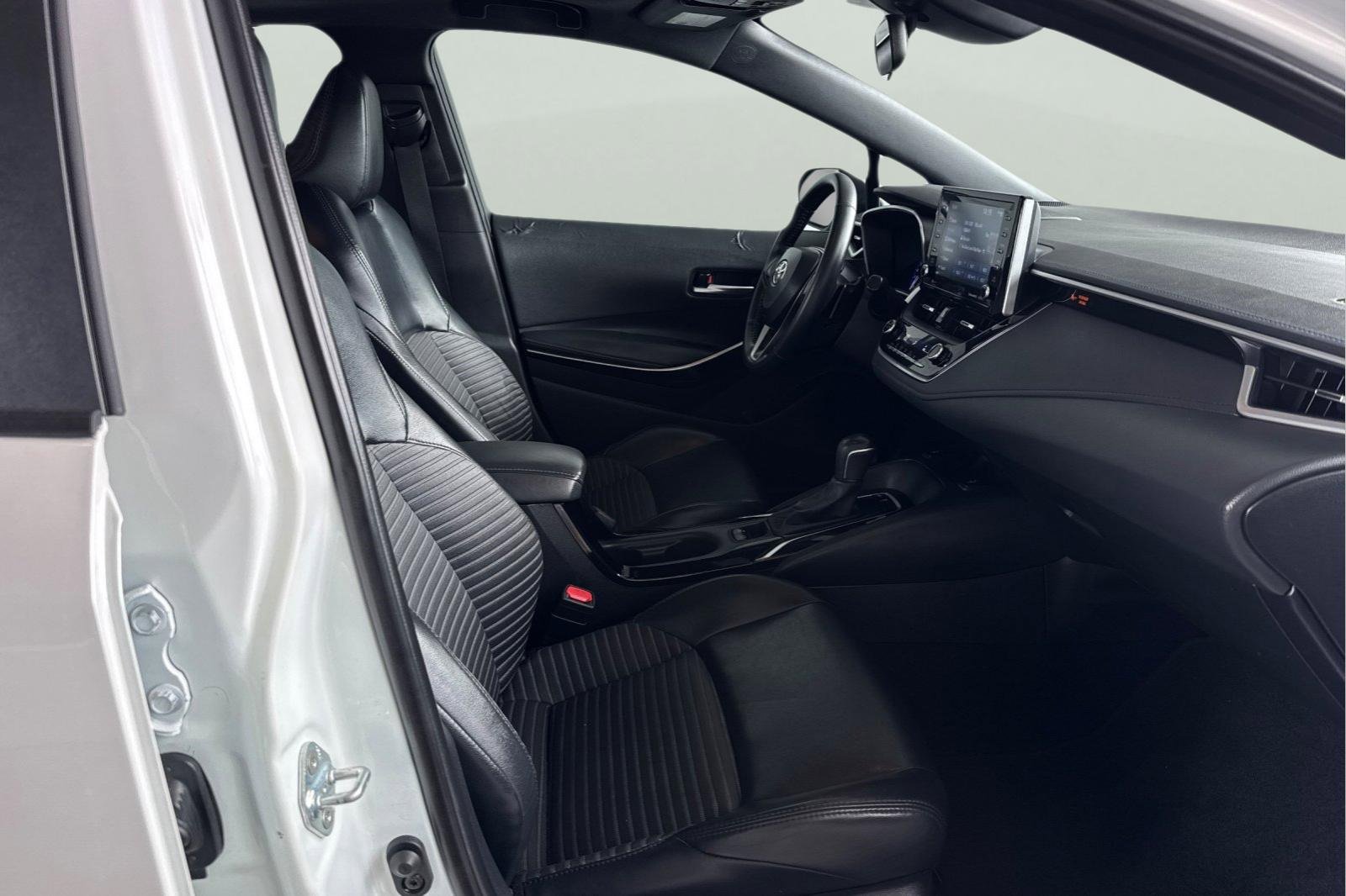 Used 2021 Toyota Corolla XSE image 19