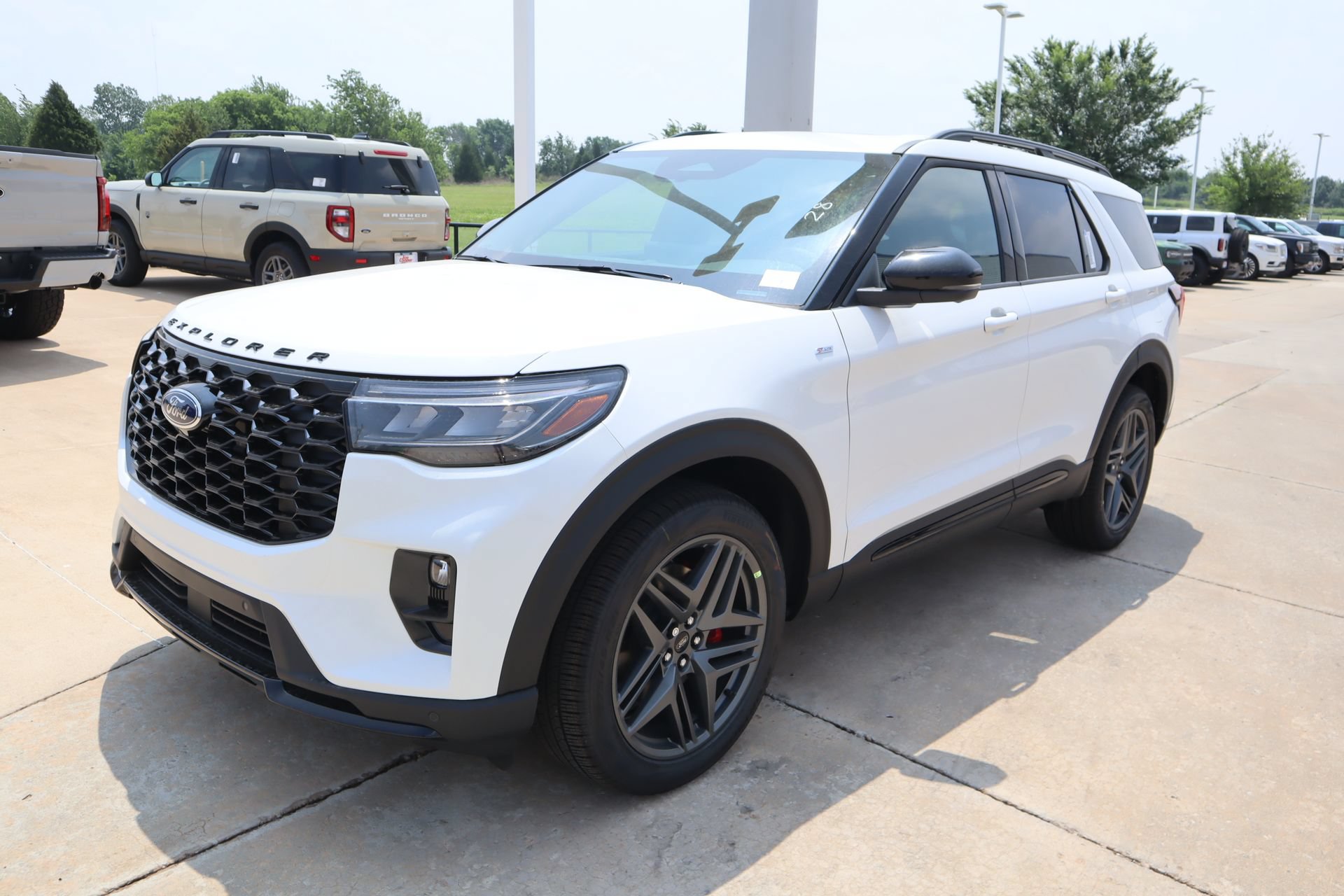 New 2026 Ford Explorer ST-Line w/ ST-Line Street Pack AWD/4WD image 17