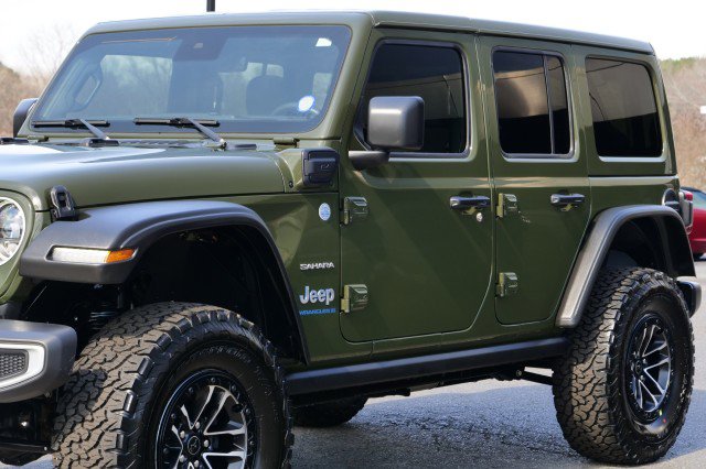 Used 2024 Jeep Wrangler Unlimited Sahara w/ Technology Group image 39