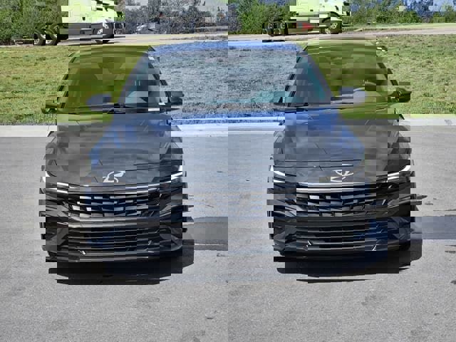 Used 2024 Hyundai Elantra SEL image 2