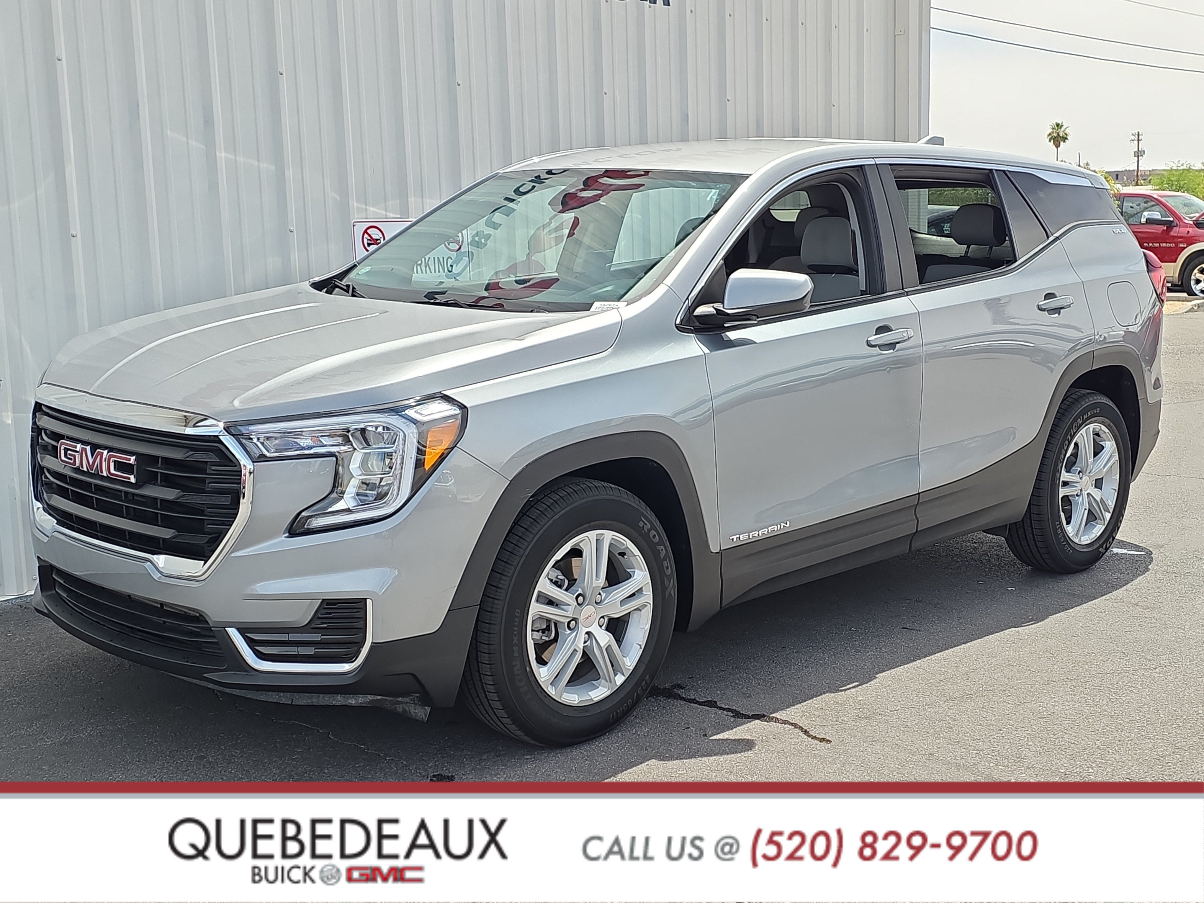 Used 2024 GMC Terrain SLE FWD image 3