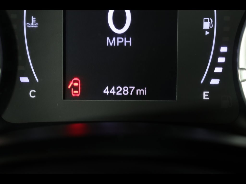 Used 2019 Jeep Renegade Latitude w/ Safety & Security Group II image 25