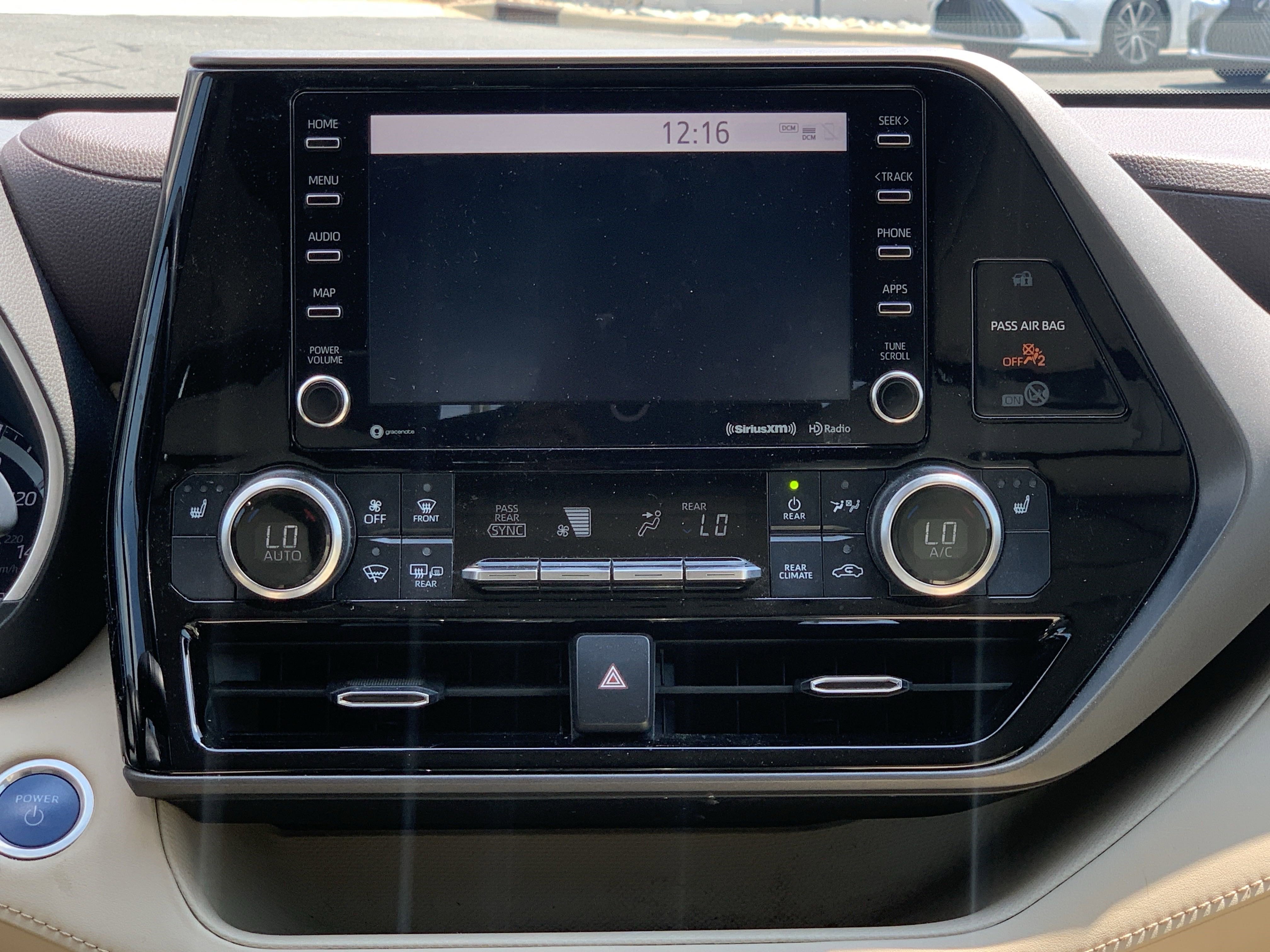 Used 2021 Toyota Highlander XLE image 31