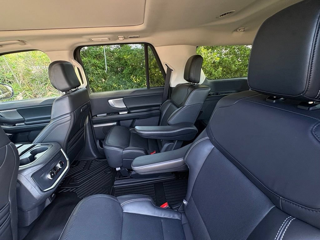 Used 2025 Ford Expedition Platinum AWD/4WD image 15