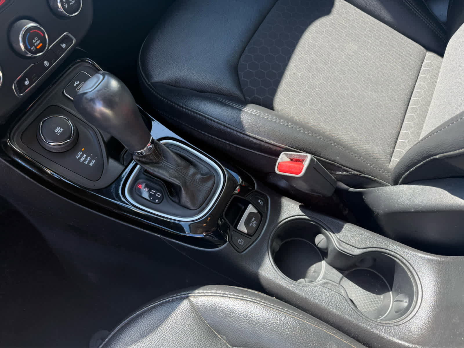 Used 2018 Jeep Compass Latitude AWD/4WD image 13