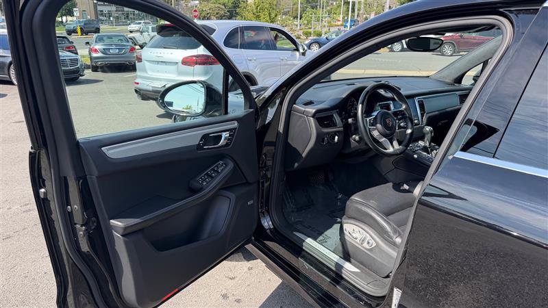 Used 2018 Porsche Macan Turbo AWD/4WD image 20