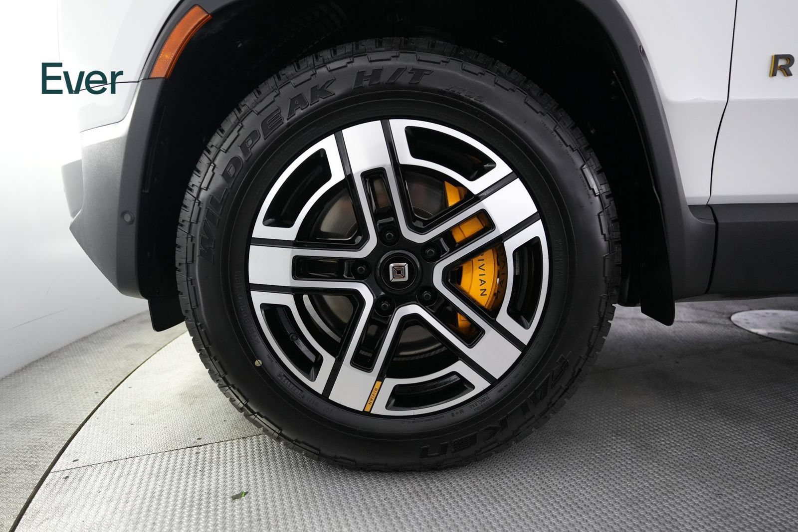 Used 2023 Rivian R1S Adventure AWD/4WD image 19