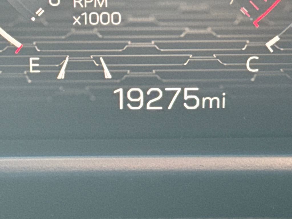 Used 2024 GMC Acadia AT4 w/ Luxury Package image 18