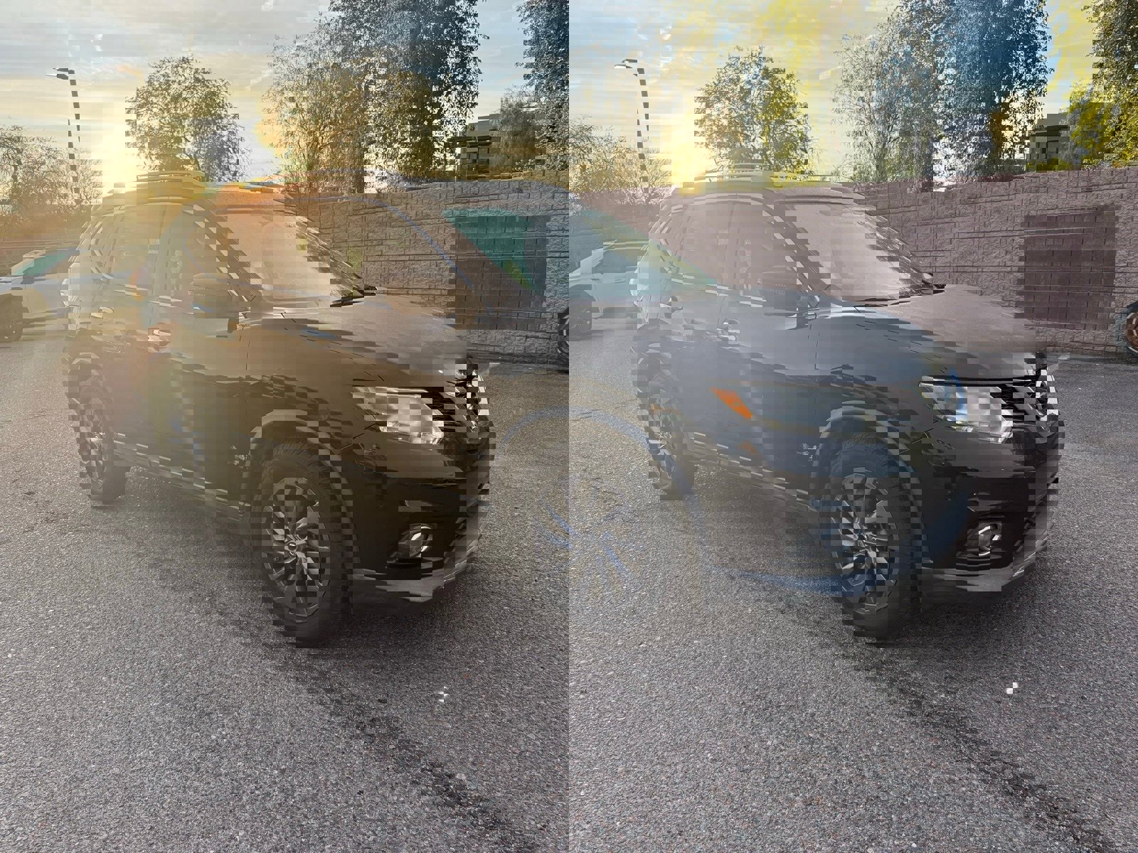 Used 2016 Nissan Rogue SL w/ SL Premium Package image 3