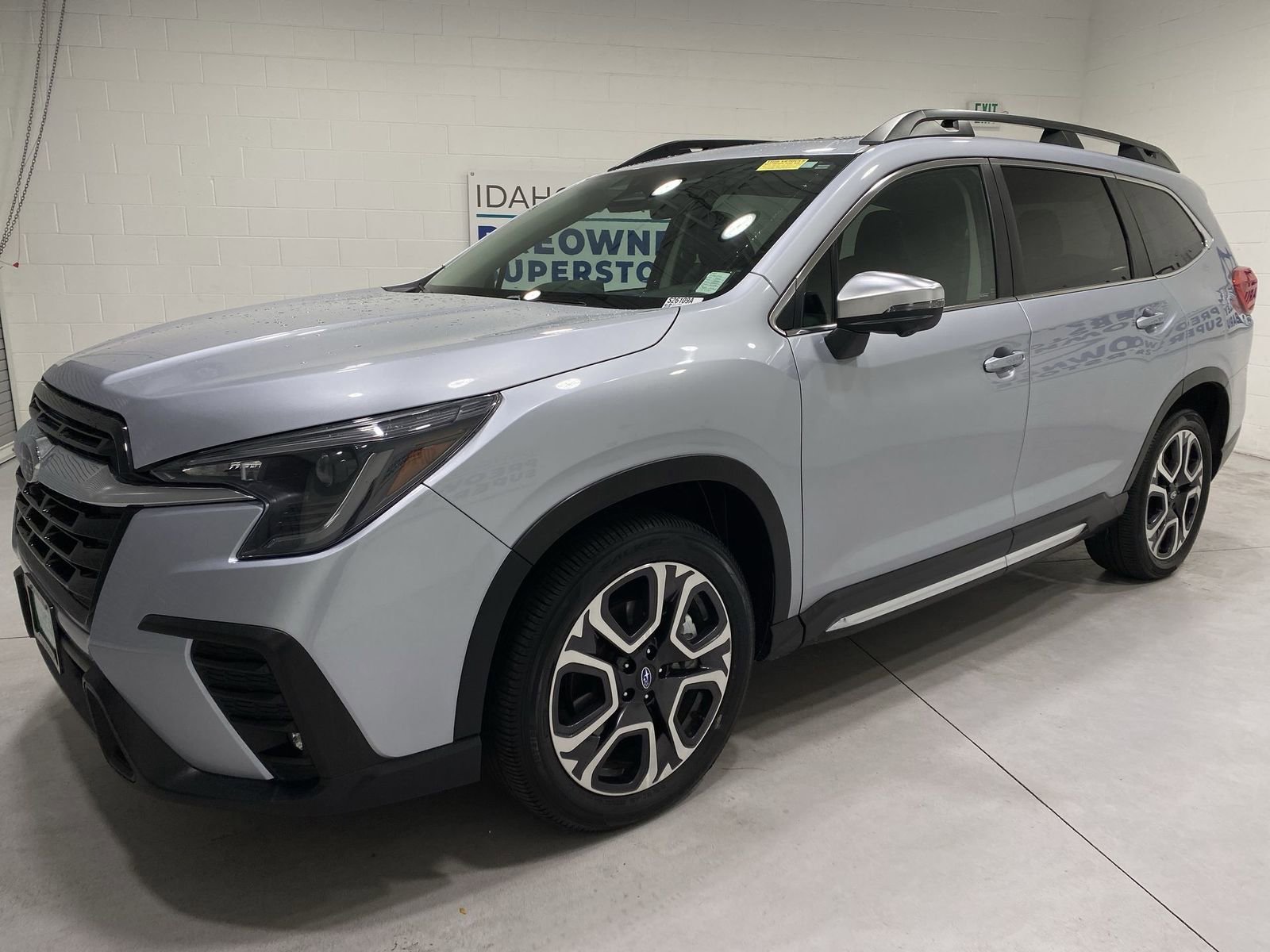 Used 2023 Subaru Ascent Limited w/ Technology Package AWD/4WD image 4