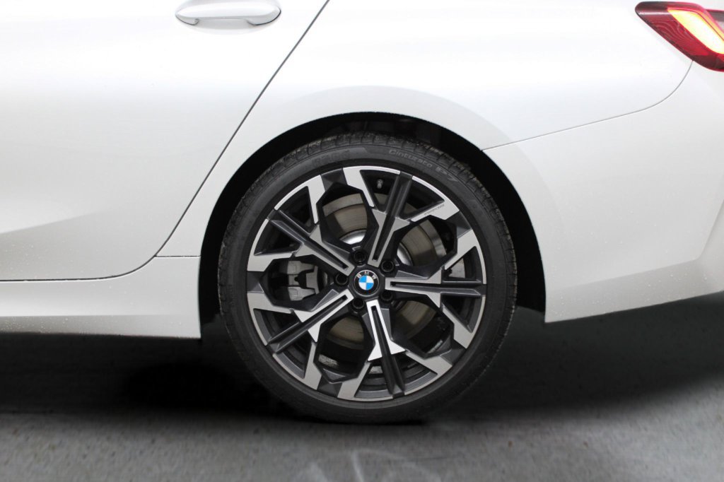 Used 2026 BMW 330i Sedan w/ Convenience Package RWD image 8