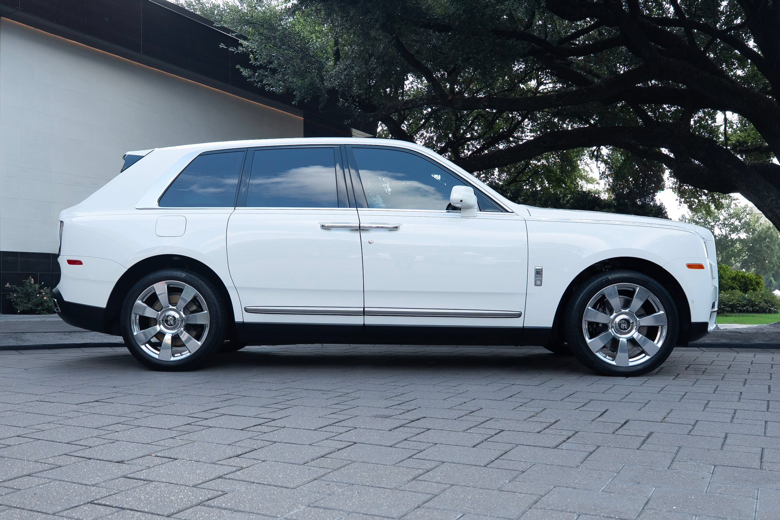 Used 2024 Rolls-Royce Cullinan AWD/4WD image 5