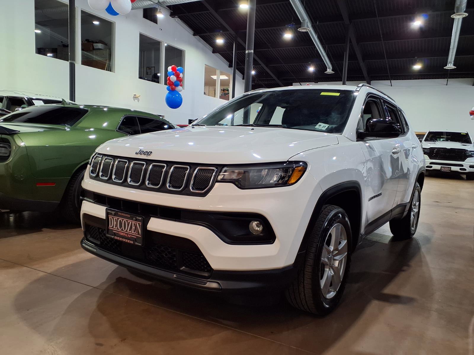 Used 2022 Jeep Compass Latitude AWD/4WD image 3