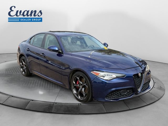 Used 2017 Alfa Romeo Giulia Ti w/ TI 19" Sport Package AWD/4WD image 10