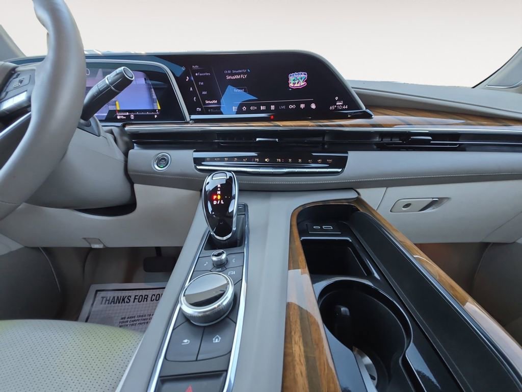 Used 2024 Cadillac Escalade Premium Luxury Platinum AWD/4WD image 11