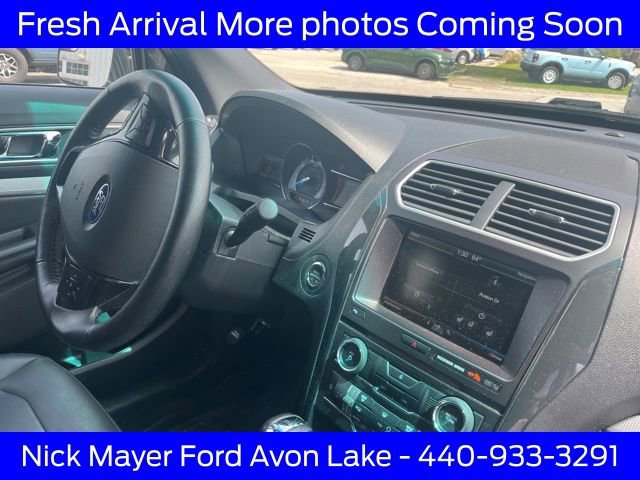 Used 2016 Ford Explorer XLT w/ Equipment Group 202A AWD/4WD image 11