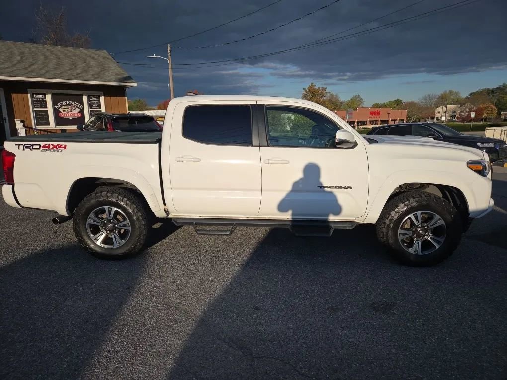 Used 2017 Toyota Tacoma SR image 4