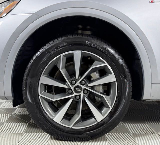 Used 2025 Audi Q5 2.0T Premium Plus w/ Premium Plus Package image 9