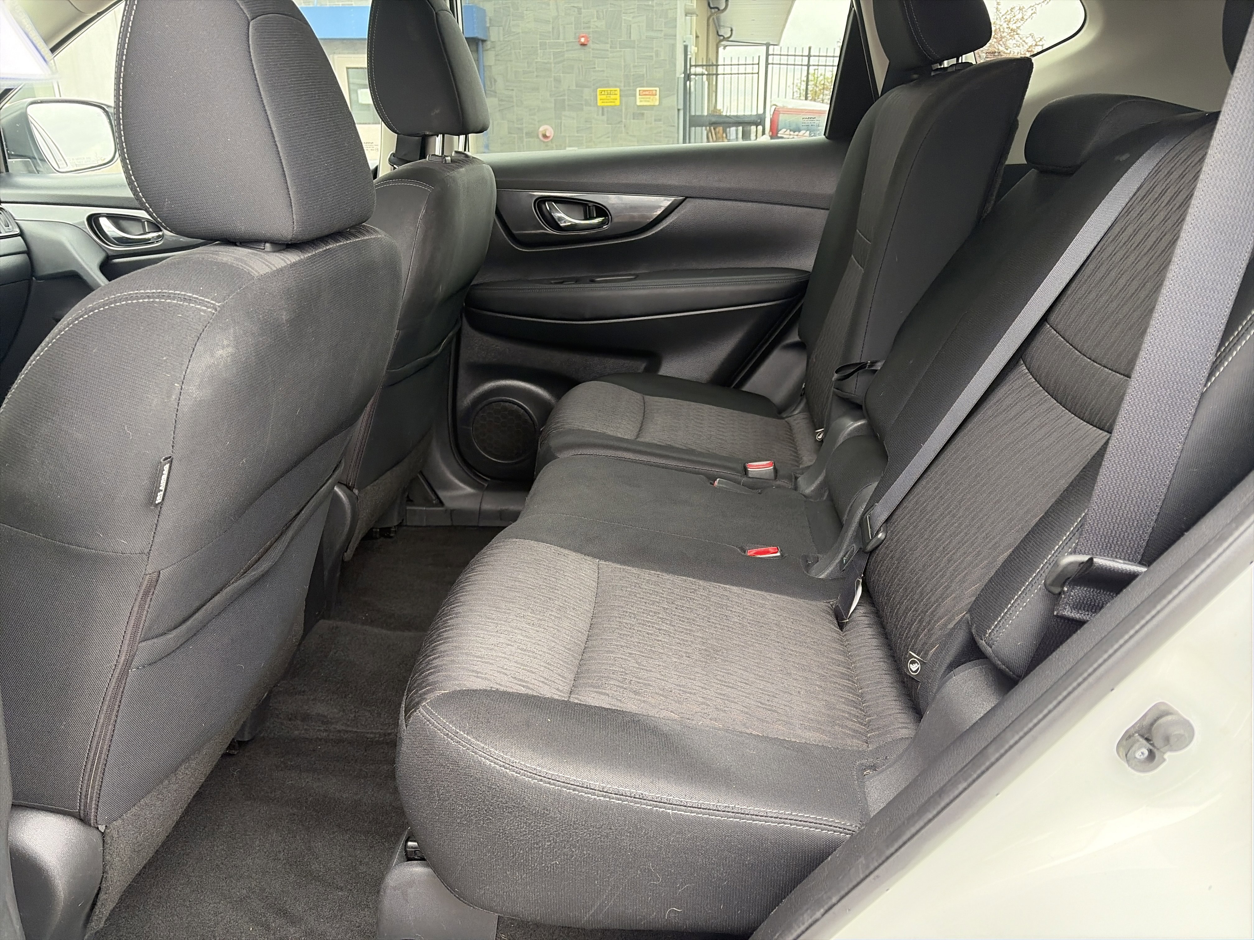 Used 2017 Nissan Rogue SV w/ SV Premium Package AWD/4WD image 25