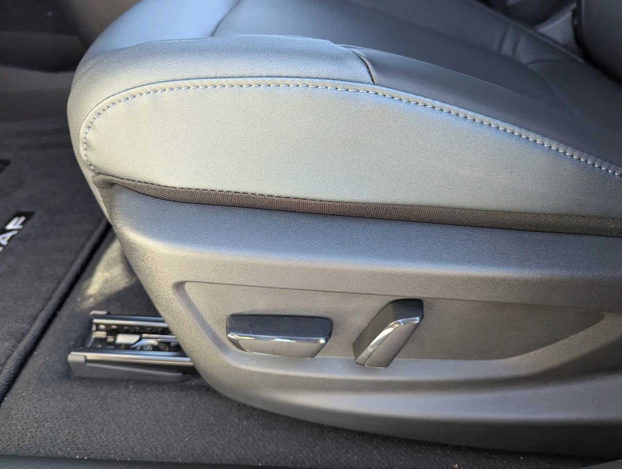 New 2026 Nissan Leaf SV+ w/ Floor Mat Package (SV+) image 14