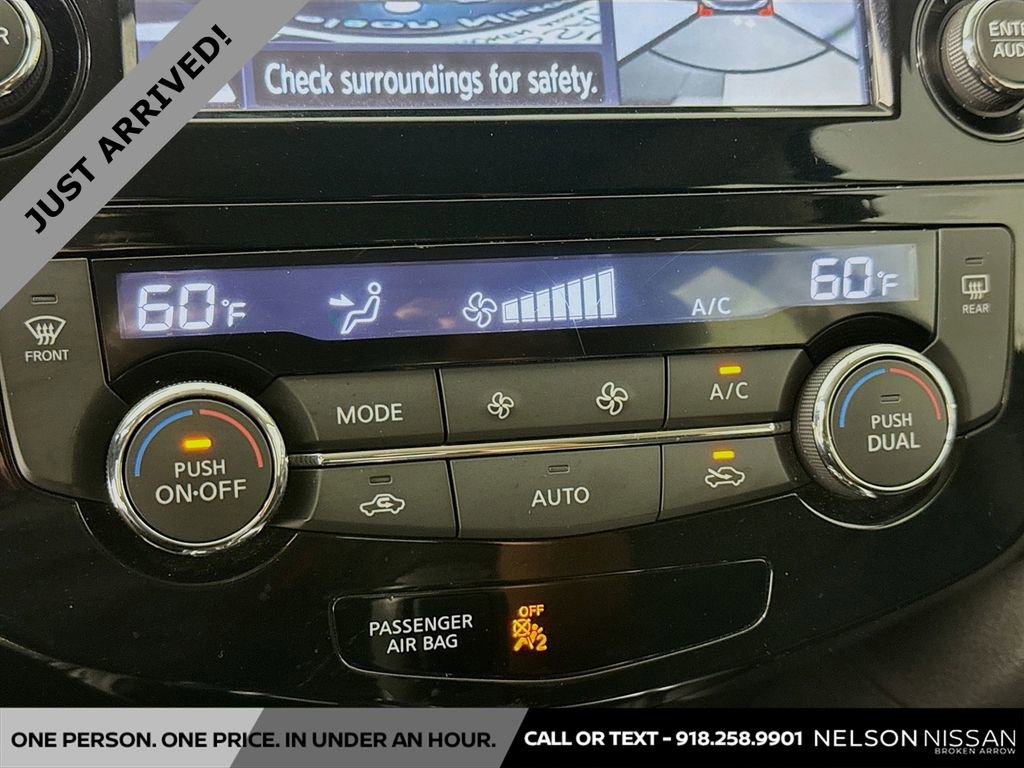 Used 2015 Nissan Rogue SV w/ SV Premium Package image 16