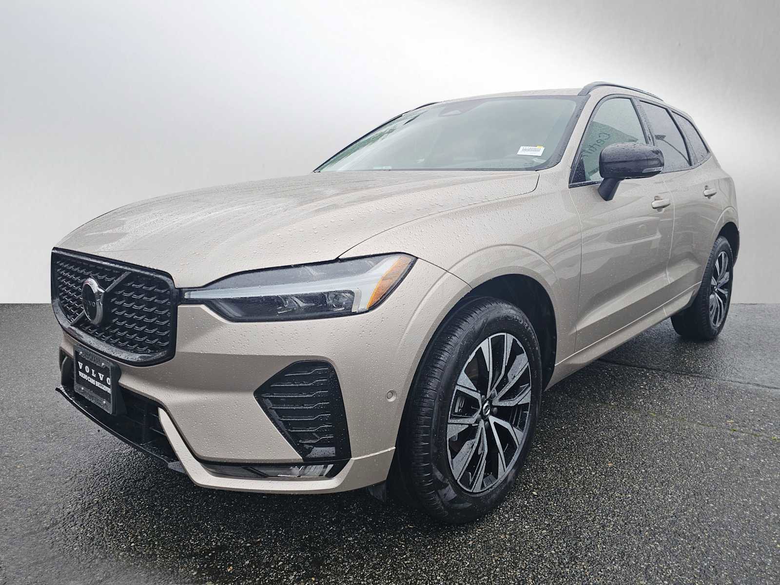 Certified 2025 Volvo XC60 B5 Plus AWD/4WD image 7