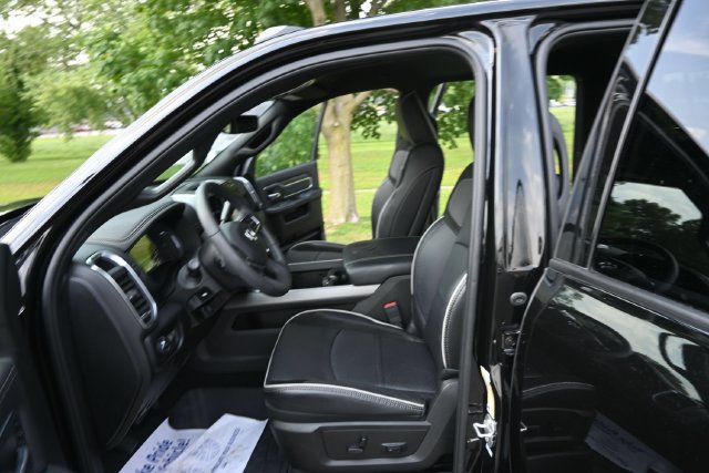 Used 2025 RAM 2500 Laramie AWD/4WD image 27