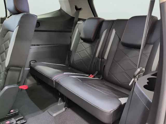 Used 2025 Volkswagen Atlas Peak Edition SE AWD/4WD image 17