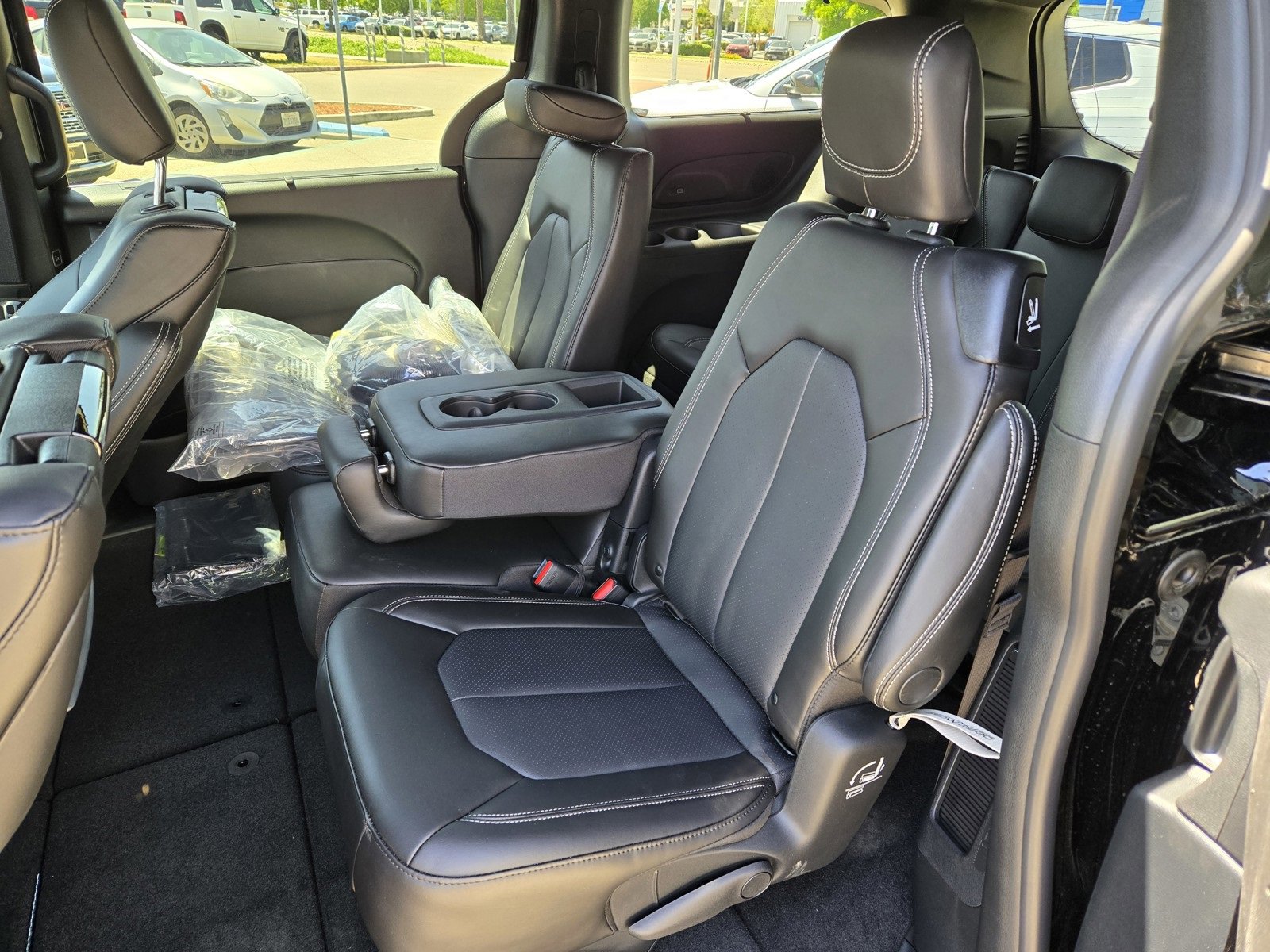 New 2025 Chrysler Pacifica Select w/ Uconnect Theater Family Group image 7