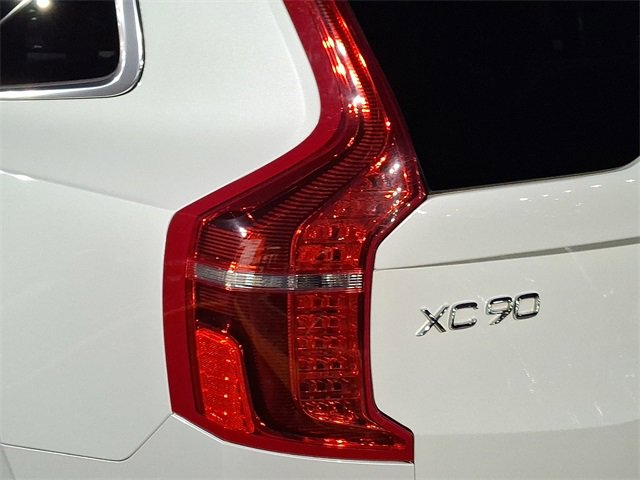 Used 2020 Volvo XC90 T6 Momentum w/ Protection Package Premier image 15