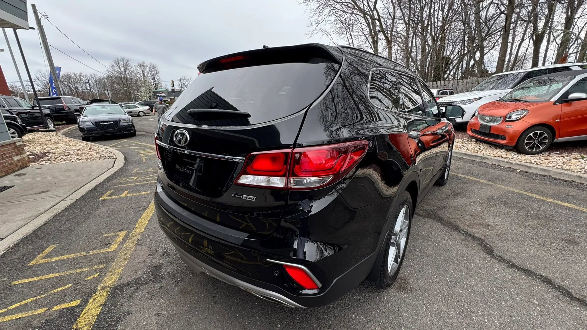 Used 2017 Hyundai Santa Fe AWD image 6