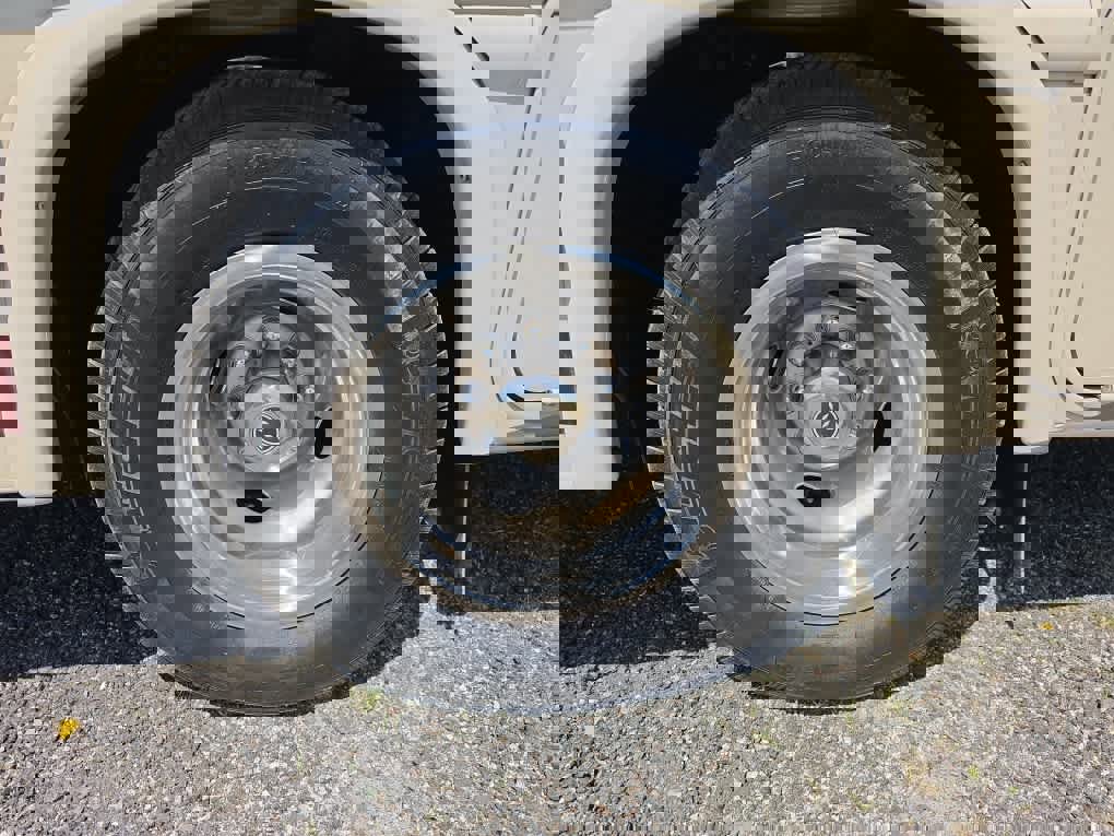 Used 2017 Ford E-450 and Econoline 450 Super Duty w/ Motorhome Prep Package RWD image 9