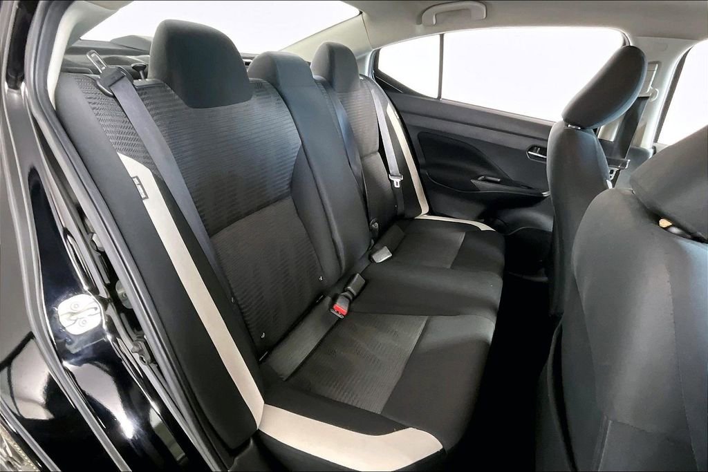 Used 2021 Nissan Versa SV image 27