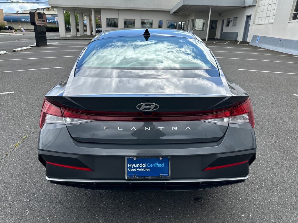 Certified 2025 Hyundai Elantra SE image 5