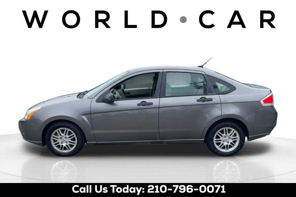 Used 2010 Ford Focus SE image 4