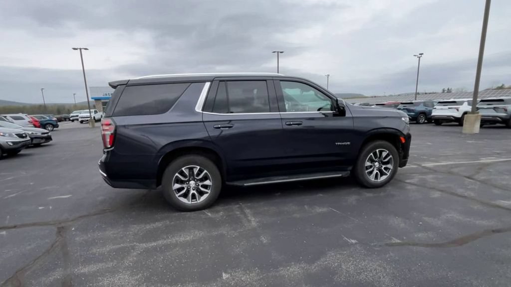 Used 2023 Chevrolet Tahoe LT w/ Luxury Package AWD/4WD image 9